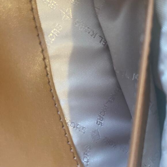 Michael Kors Crossbody Clutch Bag Initial Jet Set New with Tags NWT - Picture 15 of 16